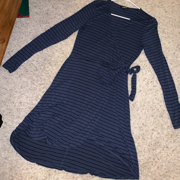 Express dress - Picture 2 of 4